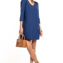 Elegancka sukienka z kontrafałdą na plecach i dekoltem V, T322, granatowa
