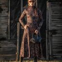 Rozkloszowana sukienka z golfem