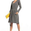 Sukienka rozkloszowana z dekoltem V, T323, szara