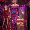 Sukienka z odsłoniętymi ramionami - Julia Maxi Flower Power