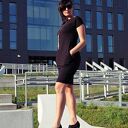 Ołówkowa dresowa sukienka z kieszeniami midi