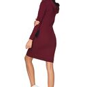Sportowa sukienka z kapturem T214 bordo-czarny