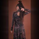 Rozkloszowana sukienka z golfem