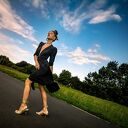 Lady - czarna sukienka z falbaną