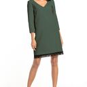 Prosta sukienka z dekoltem V i koronką, T324, khaki