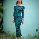 Sukienka Roma z odkrytymi ramionami - turkusowa elegancja Deep Tropic