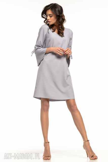 Sukienka z falbaną przy rękawie i dekoltem V, T273, szary