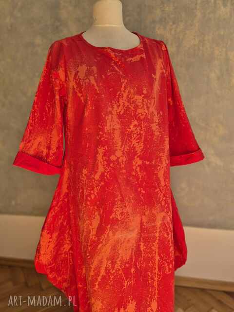 Czerwona ręcznie barwiona sukienka rozmiar L - na metce 2XL materiał oddychająca, pomiędzy płótnem a b