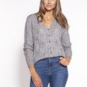 Sweter z dekoltem w serek - SWE267 szary MKM