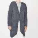 Asymetryczny, elegancki sweter handmade - kardigan z guzikiem