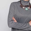 lekki sweter z golfem z dzianiny