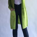Sweter damski oversize w kolorze limonka - kardigan z dzianiny i kieszeniami