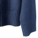 Ciepły granatowy sweter oversize S z filcowanym kwiatem