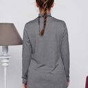 lekki sweter z golfem z dzianiny