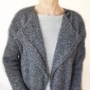 Asymetryczny, elegancki sweter handmade - kardigan z guzikiem