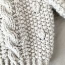 Sweter handmade chunky cable w kolorze natura z wełny merynosów, bawełny i alpaki