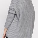 OVERSIZE'OWY SWETER O ASYMETRYCZNYM KROJU, SWE124 SZARY