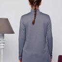 lekki sweter z golfem z dzianiny