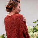 Ręcznie robiony sweter damski - wygoda i wyjątkowy styl