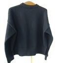 Ciepły granatowy sweter oversize S z filcowanym kwiatem