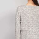 sweter o prostym kroju