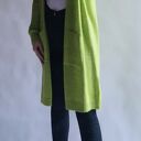 Sweter damski oversize w kolorze limonka - kardigan z dzianiny i kieszeniami