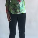 Sweter damski oversize w drukowanym abstrakcyjnym wzorze