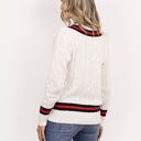 Sweter z ozdobnym dekoltem w serek SWE304 - ecru, granat i czerwony