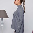 lekki sweter z golfem z dzianiny