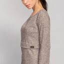 sweter o prostym kroju