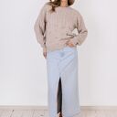 Sweter beżowy w warkoczowy wzór SWE323 MKM 