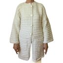 Prosty elegancki sweter-kardigan handmade kremowy z rękawami 3/4