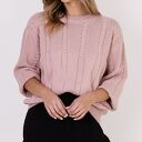 Sweter w warkoczowy wzór SWE323 w pudrowym różu - bez zapięcia