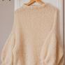 sweter na drutach, z szerokimi rękawami, ecru, ze stójką, alpaki - prezent na jesień