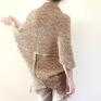 Sweter w kształcie kokono fraczka z grubej dzianiny bawełnianej. Eko