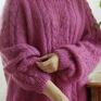 wełniany lekki, puchaty sweter wykonany ręcznie na drutach z włóczki ekskluzywny