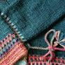 na multikolorowy sweter swetry na drutach