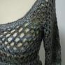 Oryginalny sweter wykonany ręcznie w jednym egzemplarzu, z pięknej cieniowanej wełny w szarościach - ażurowy sweterek