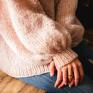 narzutka na drutach, różowy z alpaki, sweter rozpinany - kardigan