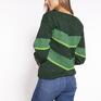 w graficzny wzór - SWE269 zielony MKM - sweter na zimę paski swetry