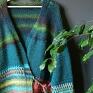 na drutach multikolorowy sweter swetry na jesień modny