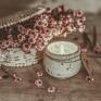 aromaterapia świeca sojowa zapachowa w kamionce o zapachu geranium i świeczniki dla niej