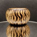 Drewniany świecznik tealight z motywem pasów inspirowanych naturą