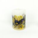 Żółto-fioletowa świeca botaniczna z bratkami i pierwiosnkiem