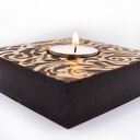 Drewniany kwadratowy świecznik na tealight z pirografią natury