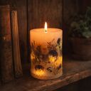 Żółto-fioletowa świeca botaniczna z bratkami i pierwiosnkiem