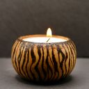 Drewniany świecznik tealight z motywem pasów inspirowanych naturą