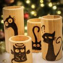 Zestaw 4 drewnianych świeczników tealight, ręcznie wypalane wzory (pirogrofia) - KOTY