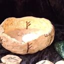 Ceramiczna misa rytualna / kadzielnica z runą dobrobytu Fehu