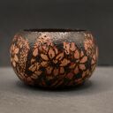 Drewniany świecznik tealight z motywem kwiatów i łąki - ręczna pirografia